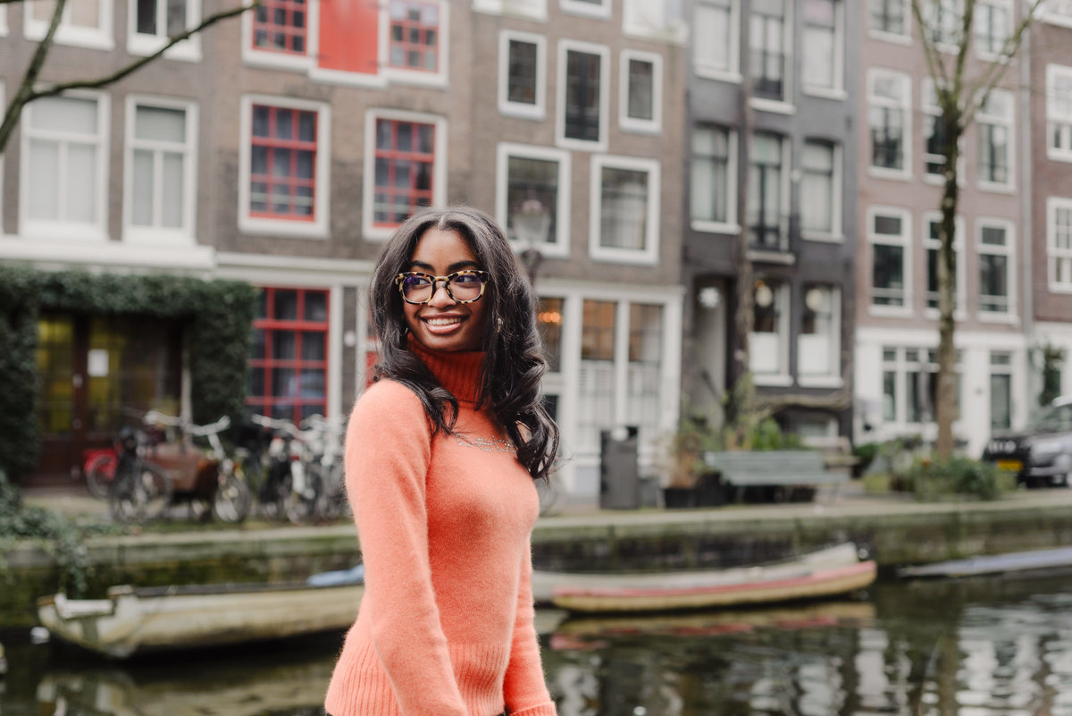Teenage girl portrait during a winter photo session in Amsterdam