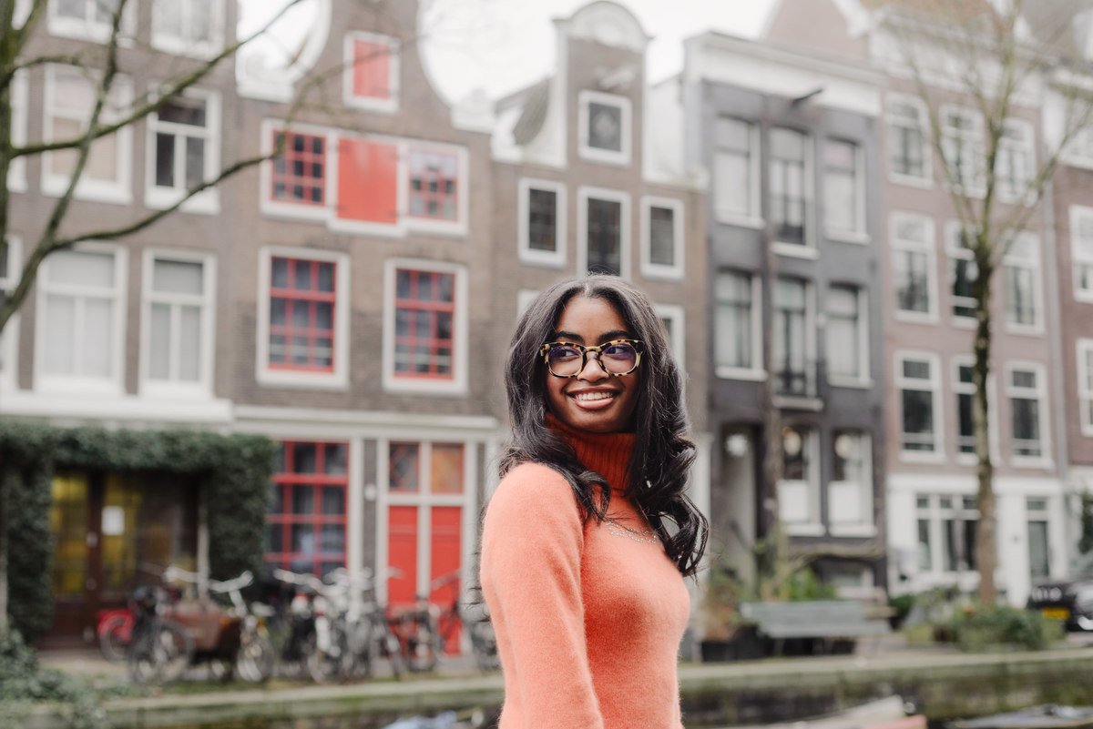 Teenage girl portrait during a winter photo session in Amsterdam