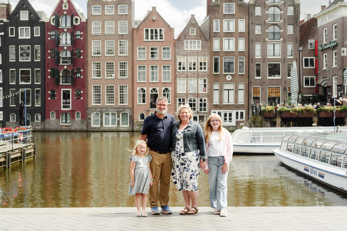 Soft family photo session in Amsterdam before concert weekend