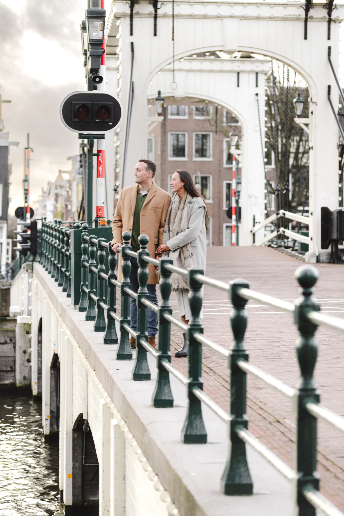 engagement moment on Amsterdam canals, magere brug, skinny bridge