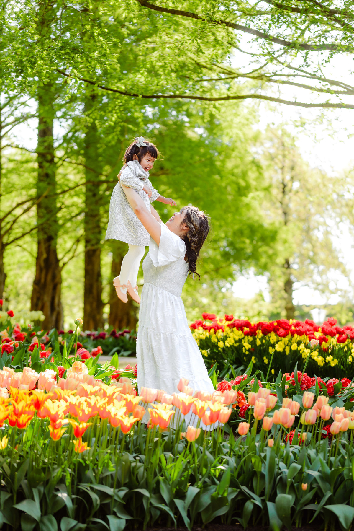 Mother and daughter exploring blooming tulip gardens during a spring visit to Keukenhof