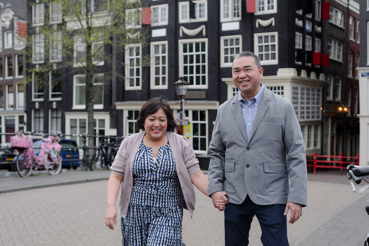 Parents enjoying a quiet moment during a family trip to Amsterdam
