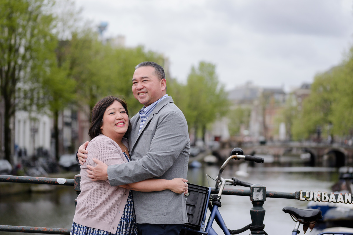 Couple photography during a family vacation in Amsterdam