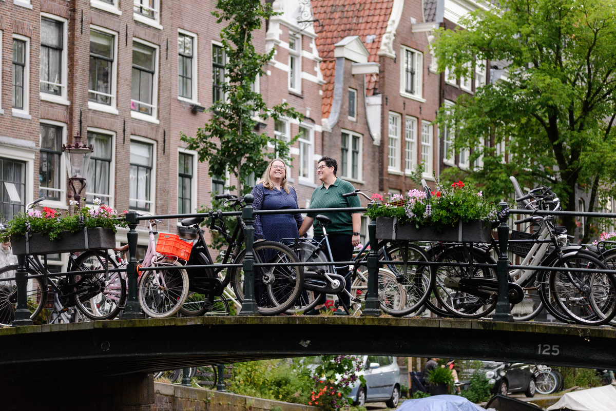 Couple exploring Amsterdam together during a guided vacation photo session.