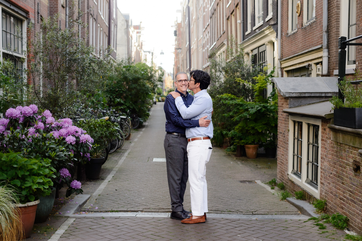 Romantic portrait in Amsterdam's canal district.