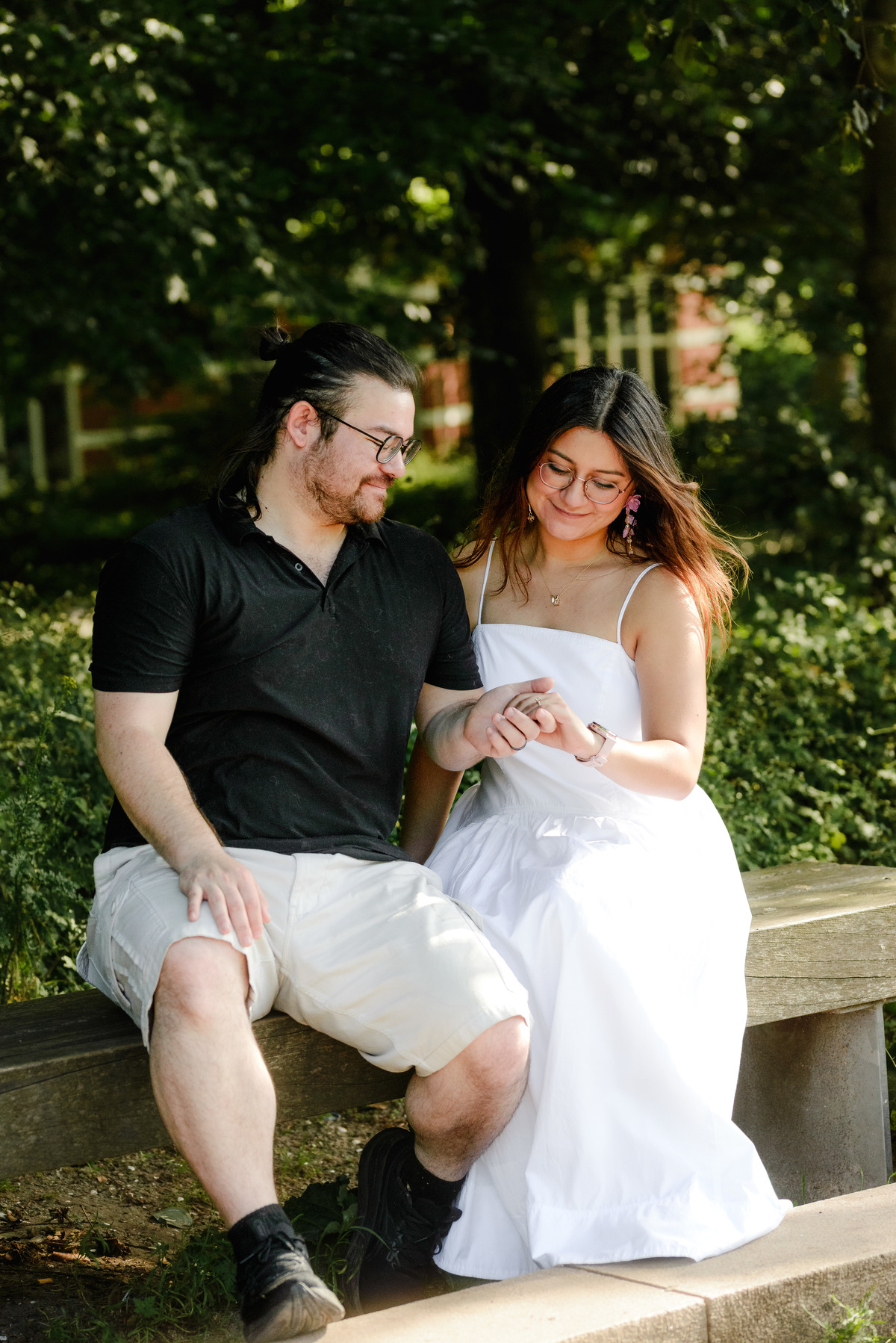 Relaxed engagement photo session in one of Amsterdam's most beautiful parks.