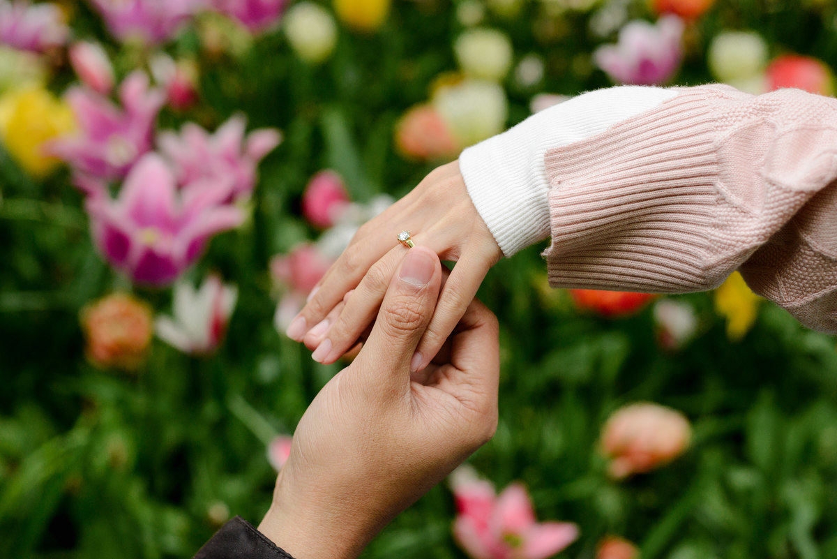 Close-up of an engagement ring during a Keukenhof proposal.
