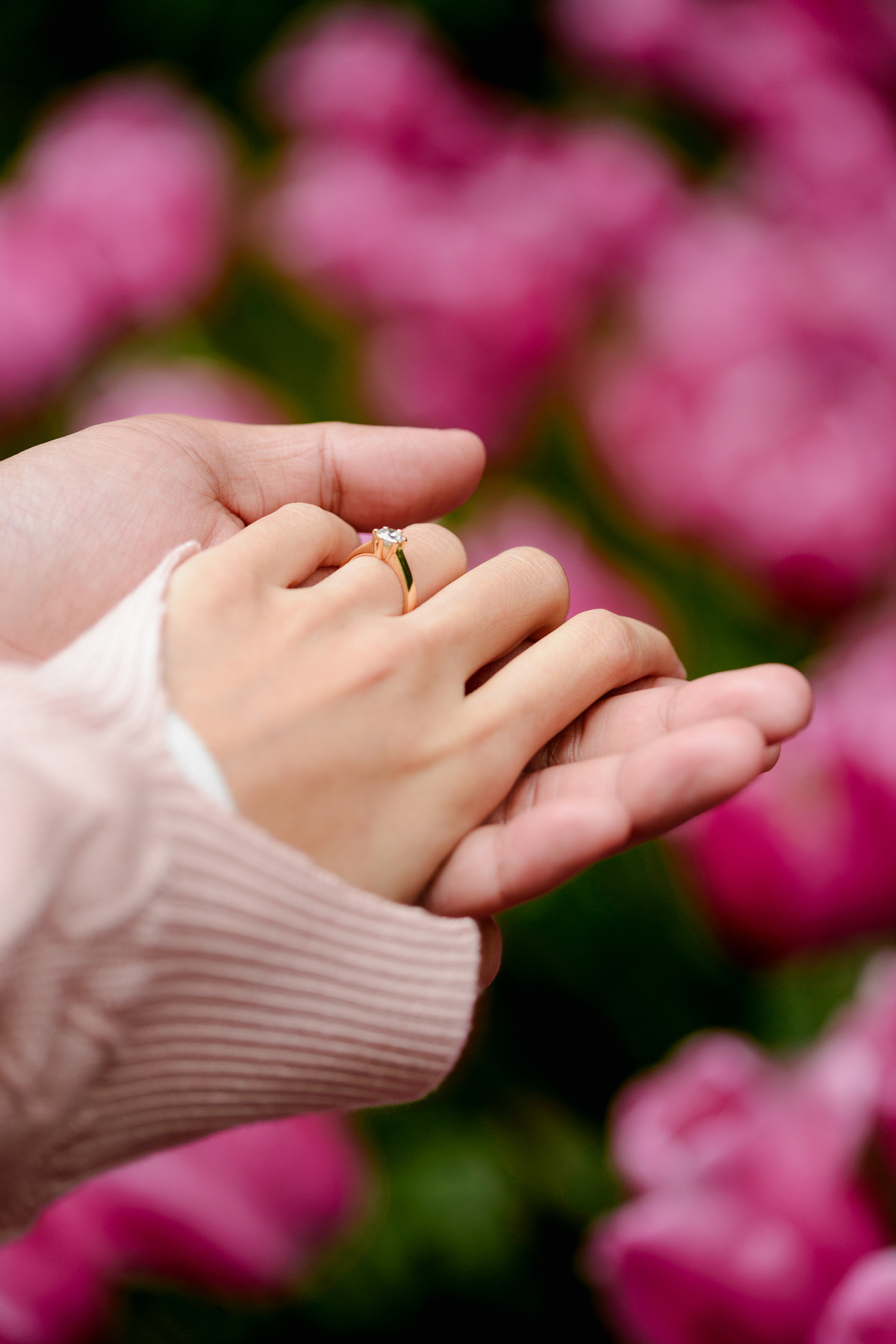 Close-up of an engagement ring during a Keukenhof proposal.