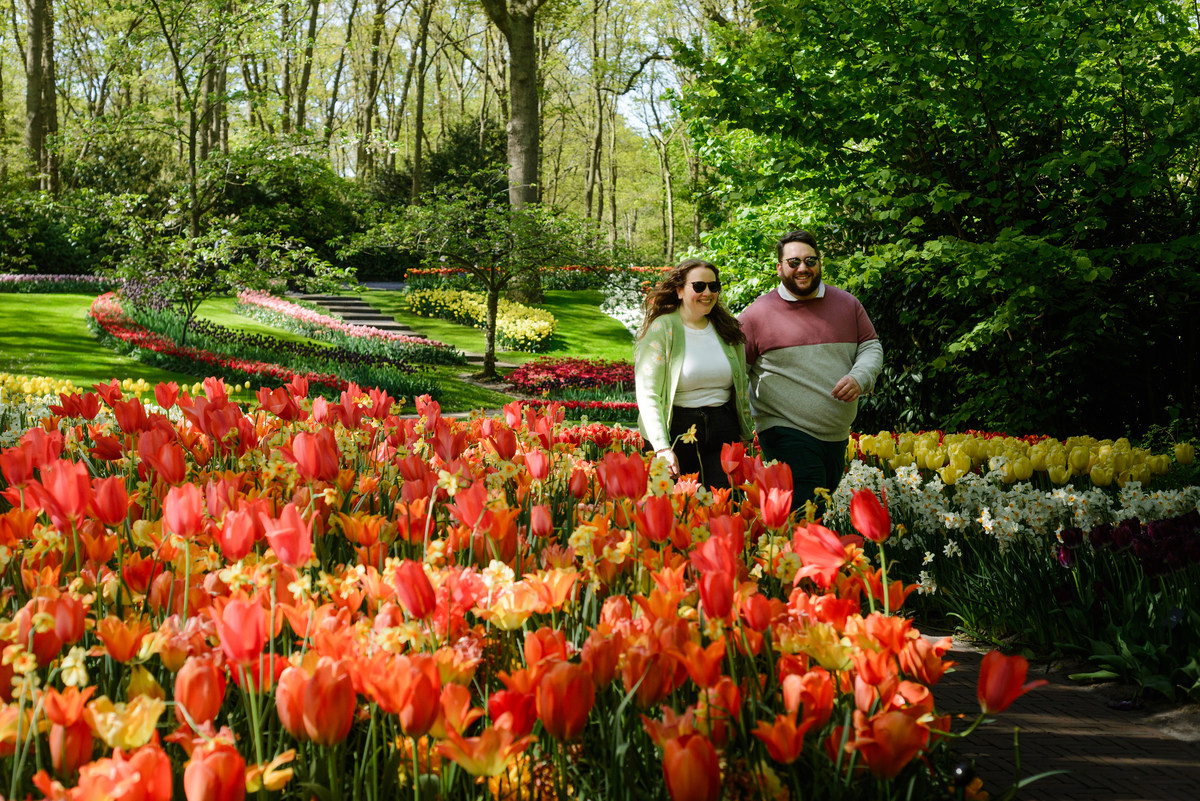 Surprise proposal surrounded by colourful flowers at Keukenhof.