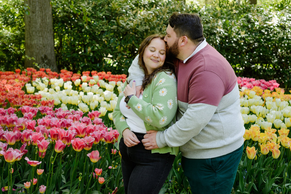 Couple embracing in the colourful gardens of Keukenhof.