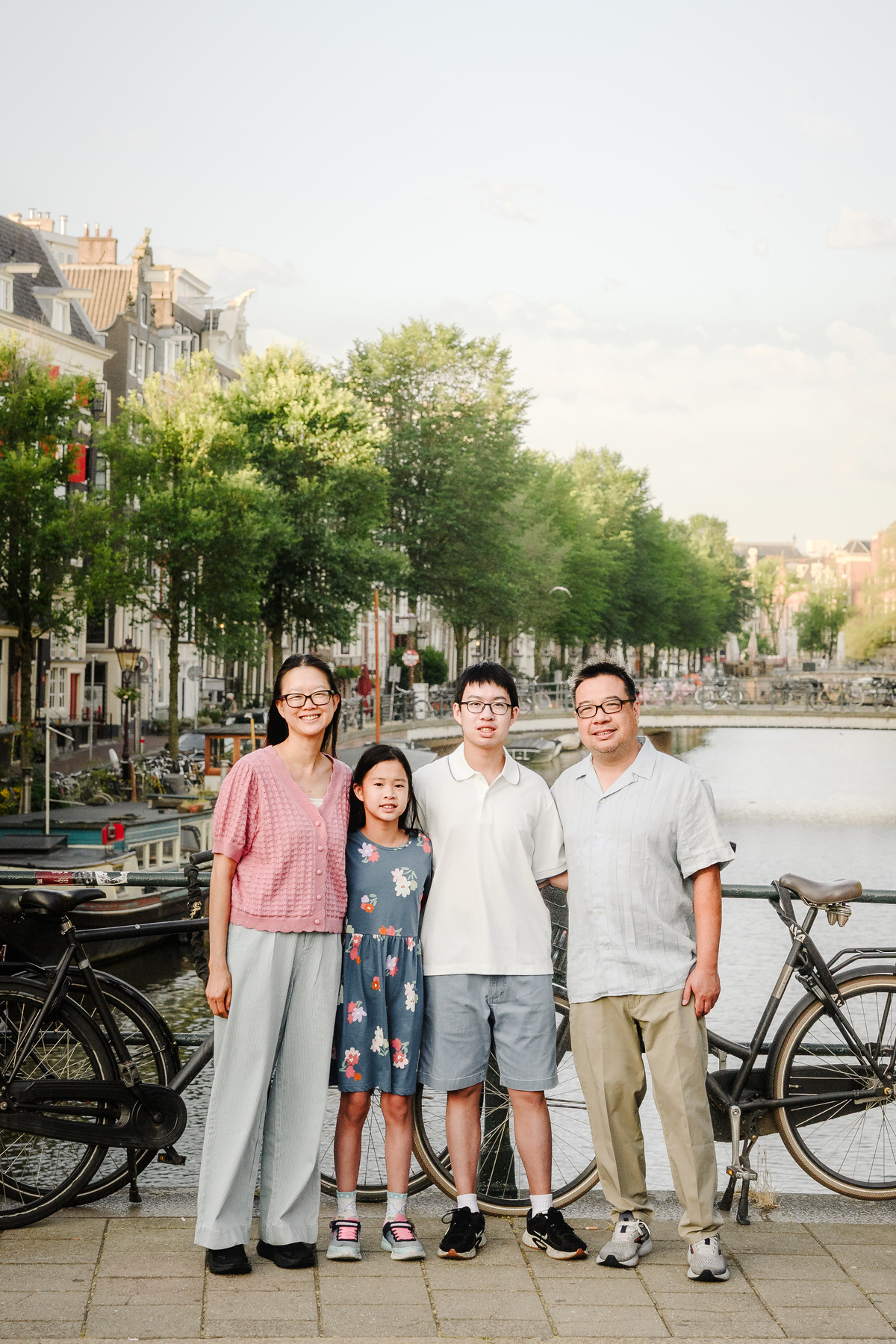 Parents and children smiling during a family photo session in Amsterdam.