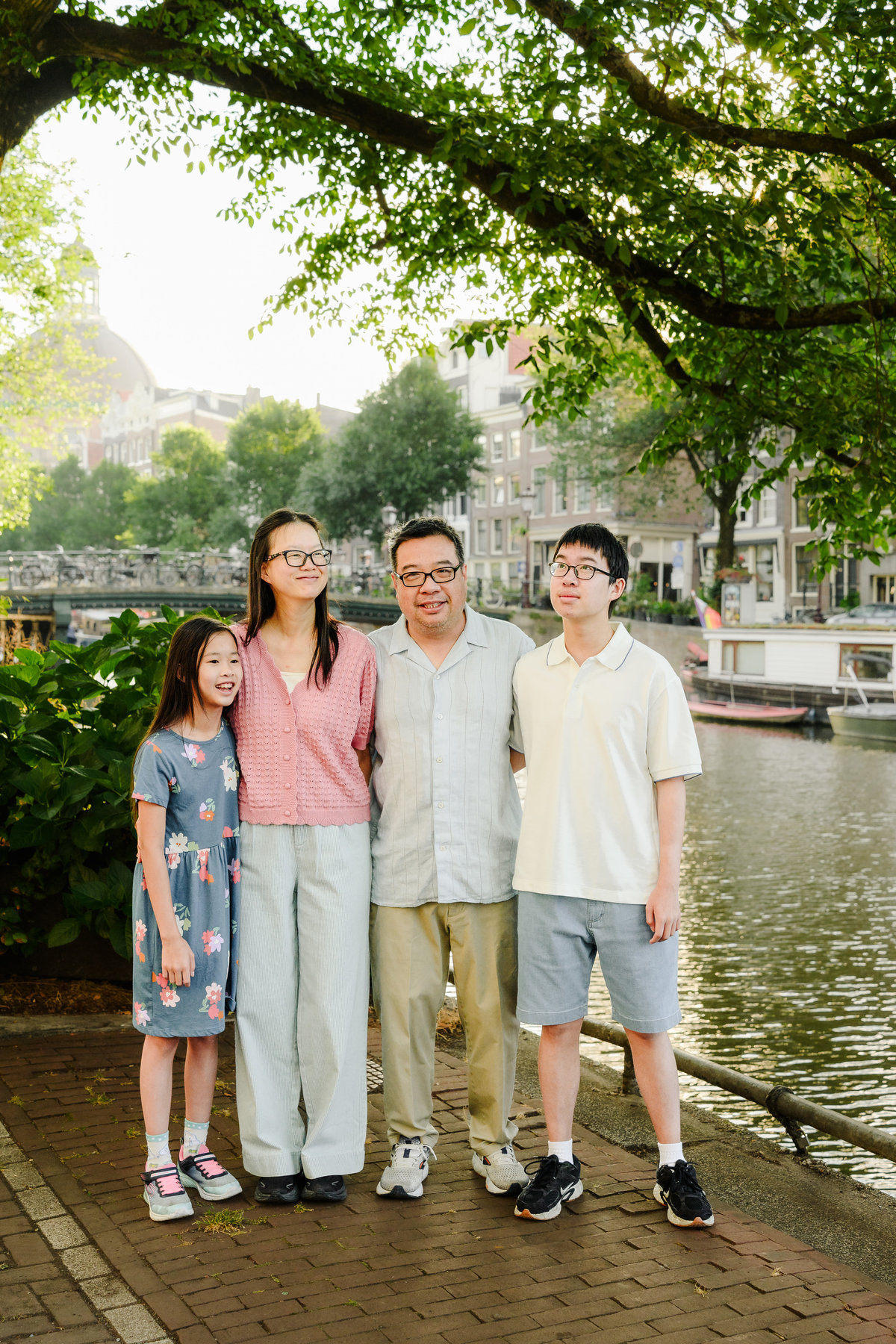 arents and children smiling during a family photo session in Amsterdam.