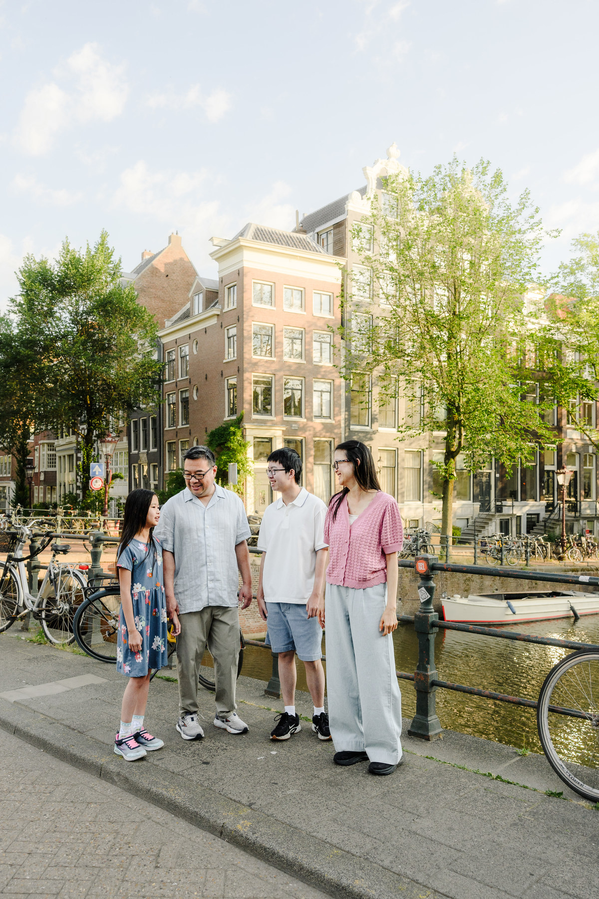 Parents and children smiling during a family photo session in Amsterdam.