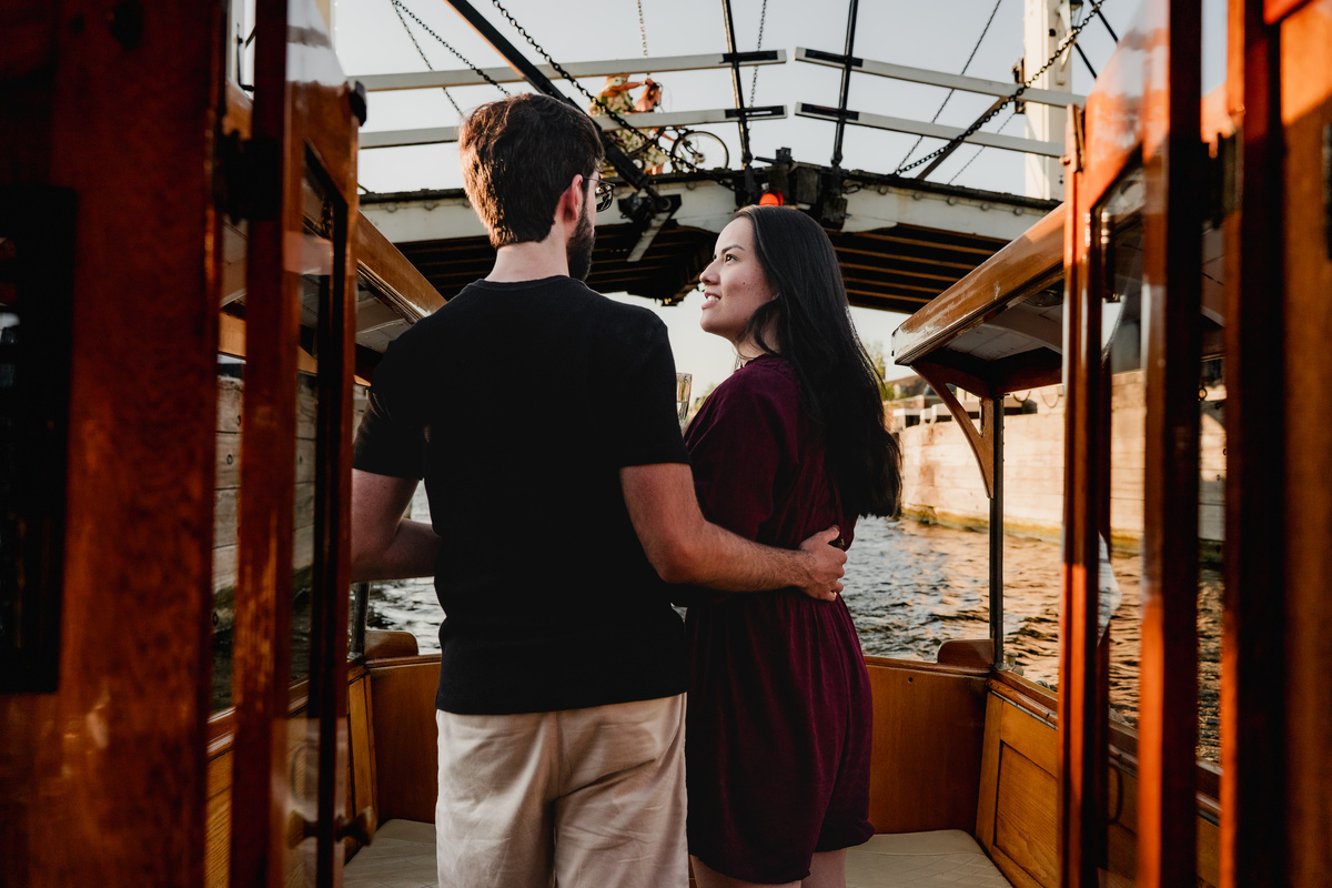 Newly engaged couple overlooking the  Skinny bridge / Magere brug