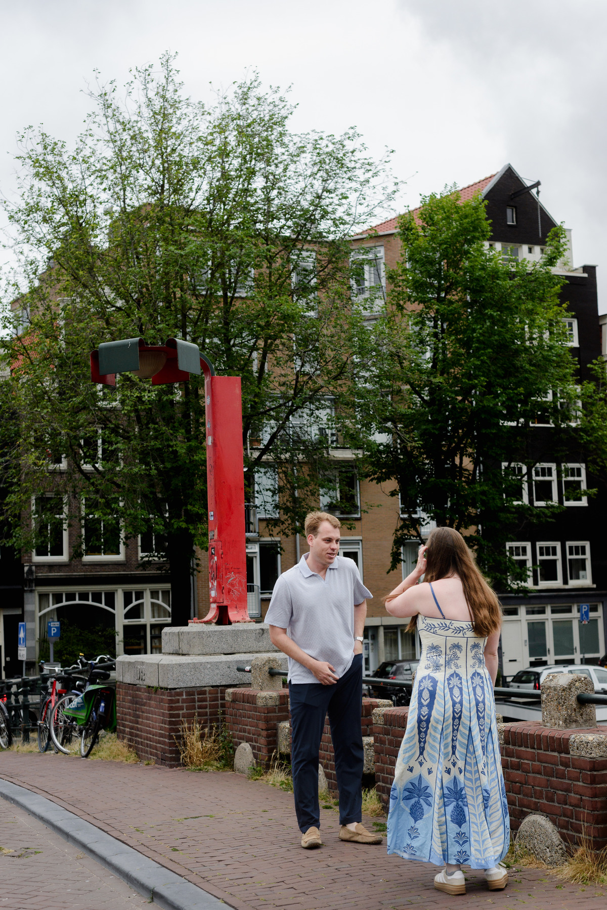 Surprise morning proposal on Keizerbrug in Amsterdam
