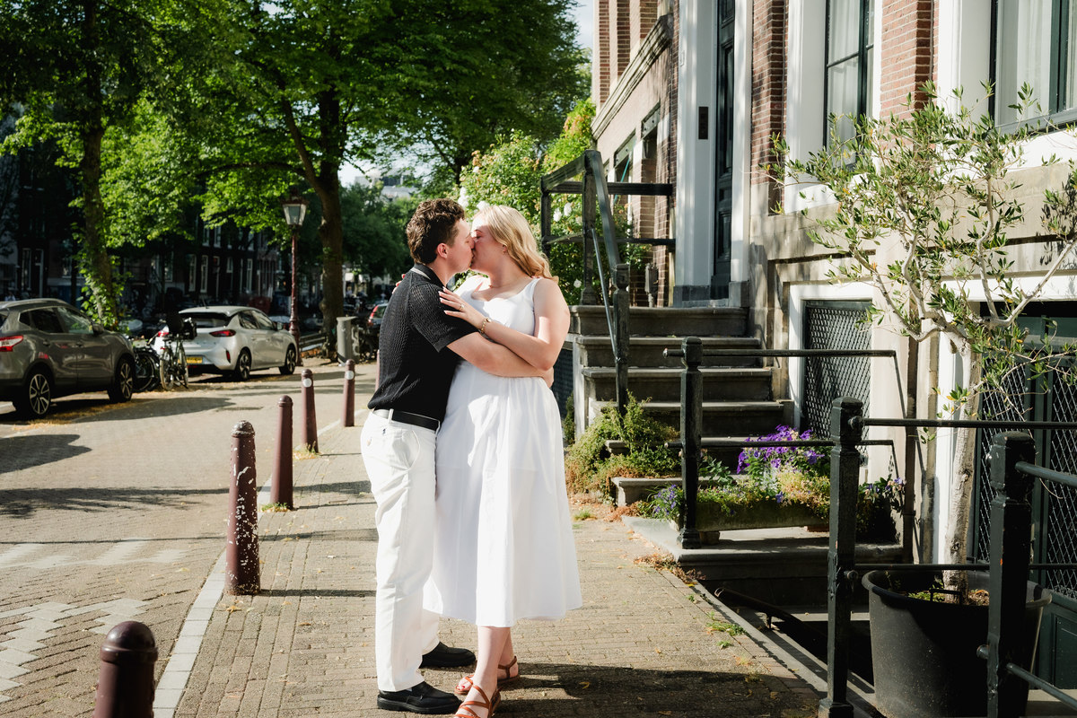 Romantic Amsterdam engagement portraits beside the canals
