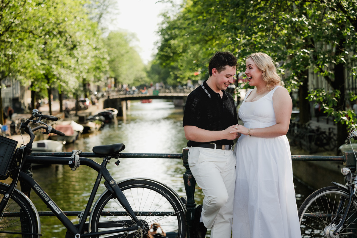 Romantic Amsterdam engagement portraits beside the canals