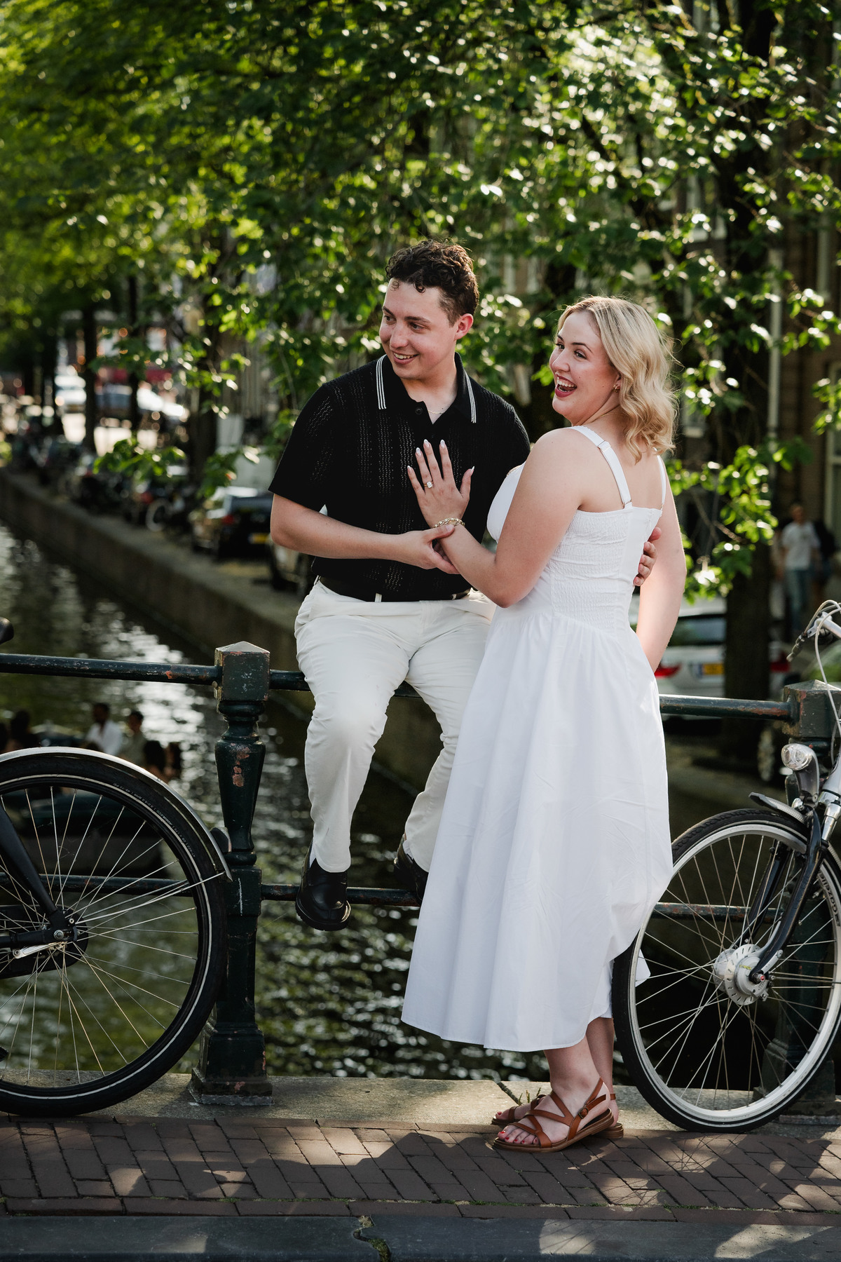 Romantic Amsterdam engagement portraits beside the canals