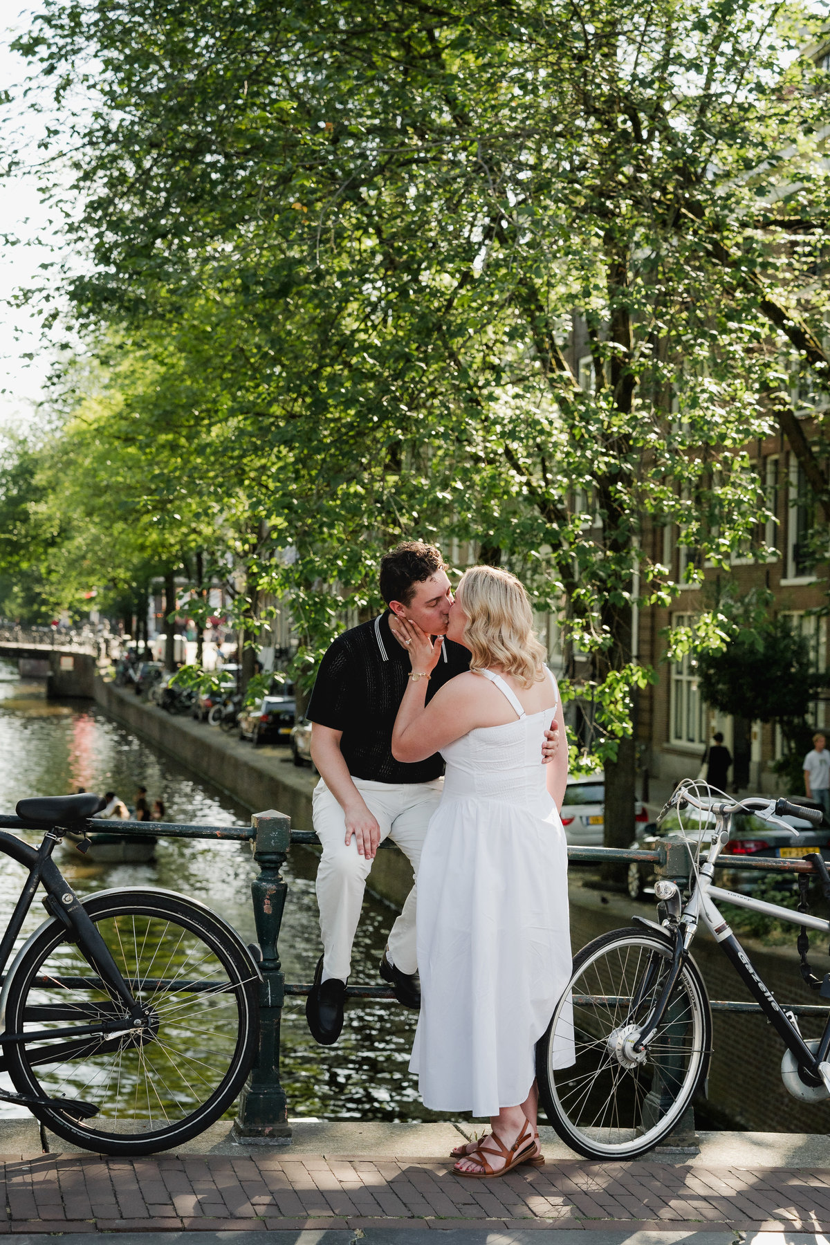 Romantic Amsterdam engagement portraits beside the canals