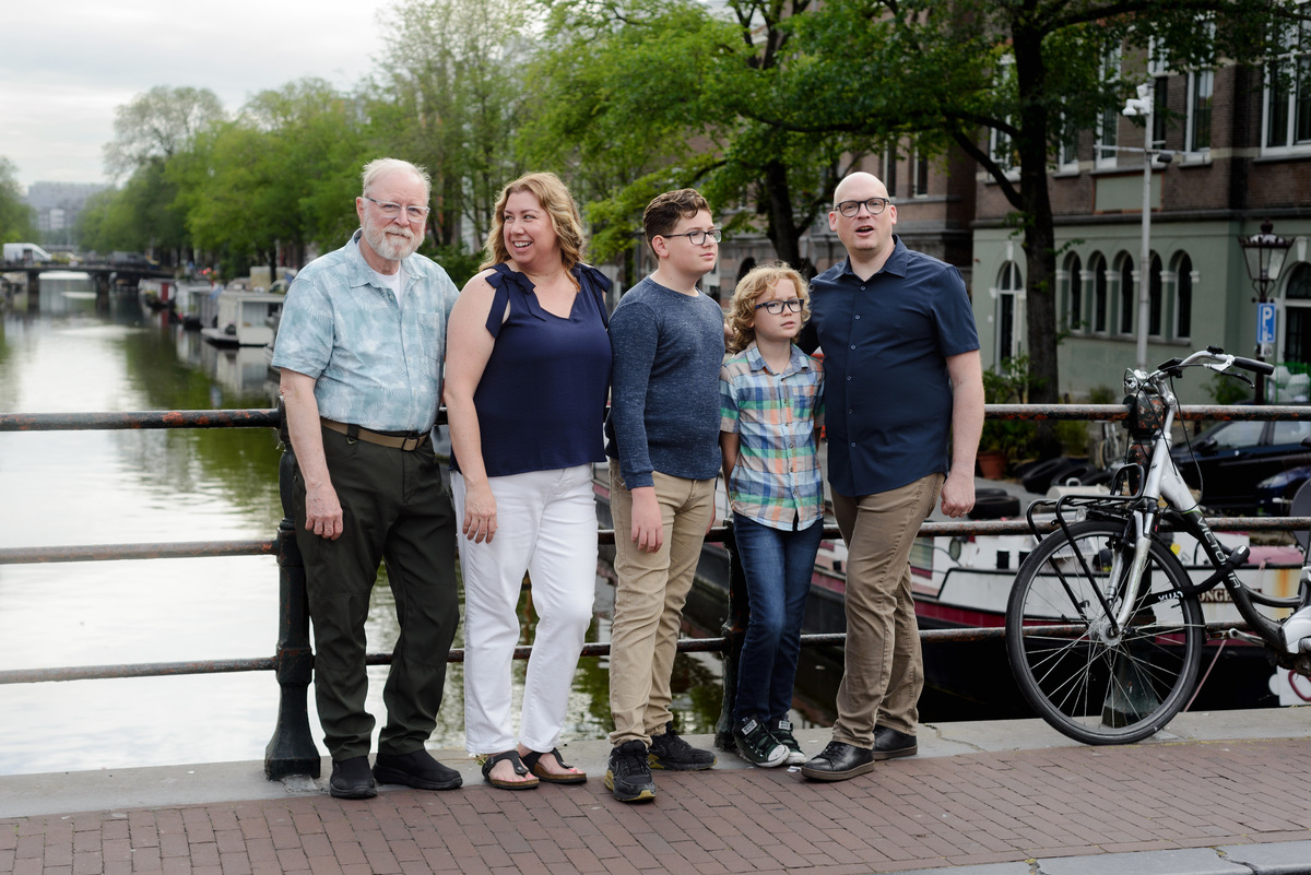 Family relaxing together during an Amsterdam vacation photoshoo