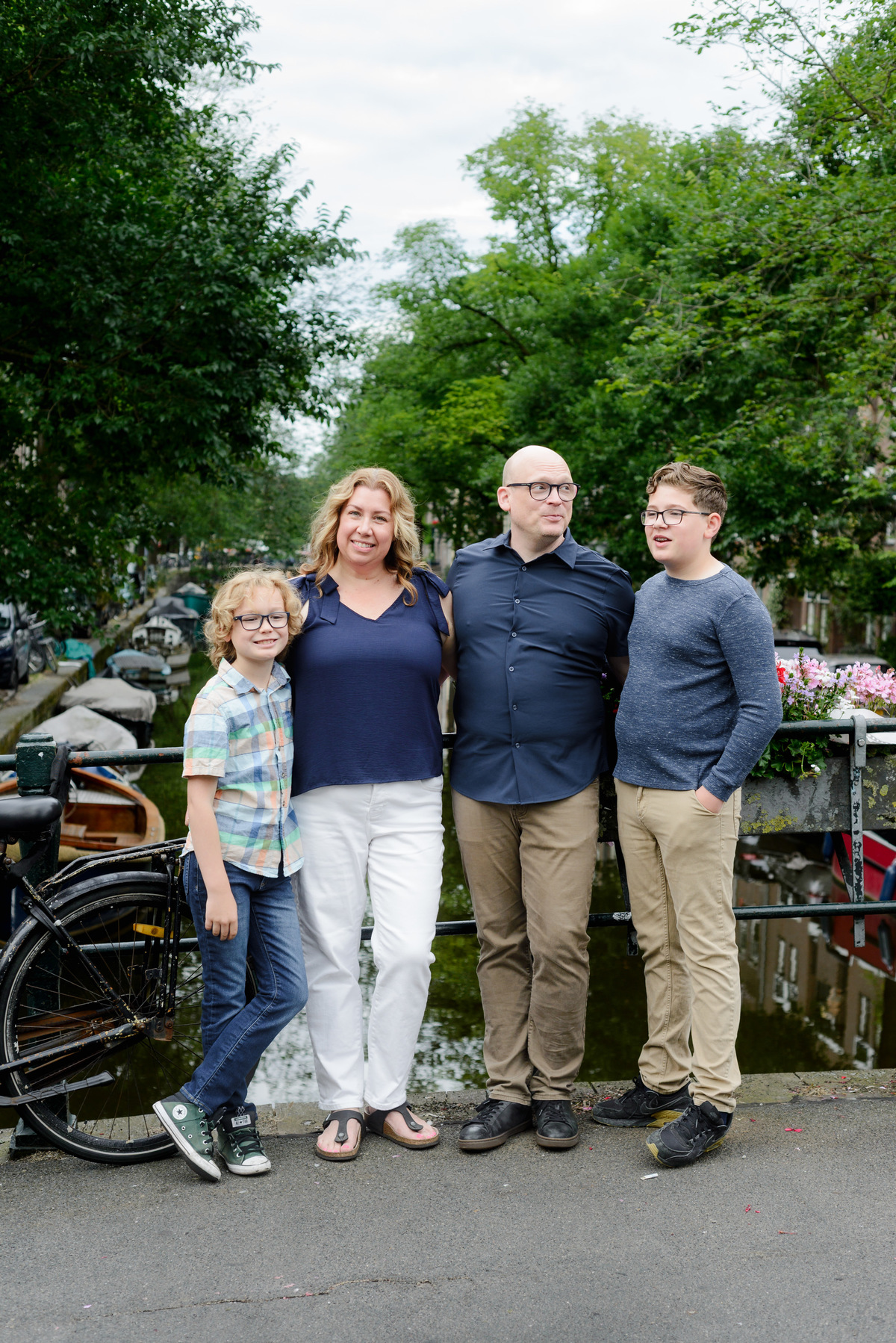 Family relaxing together during an Amsterdam vacation photoshoo