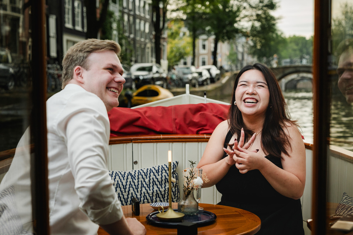 Surprise proposal aboard a private boat on the Reguliersgracht