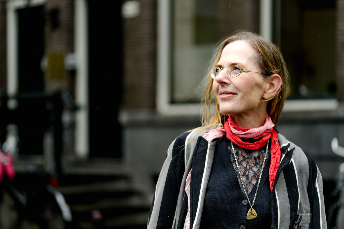 Woman looking into the distance during a relaxed portrait session in Amsterdam.