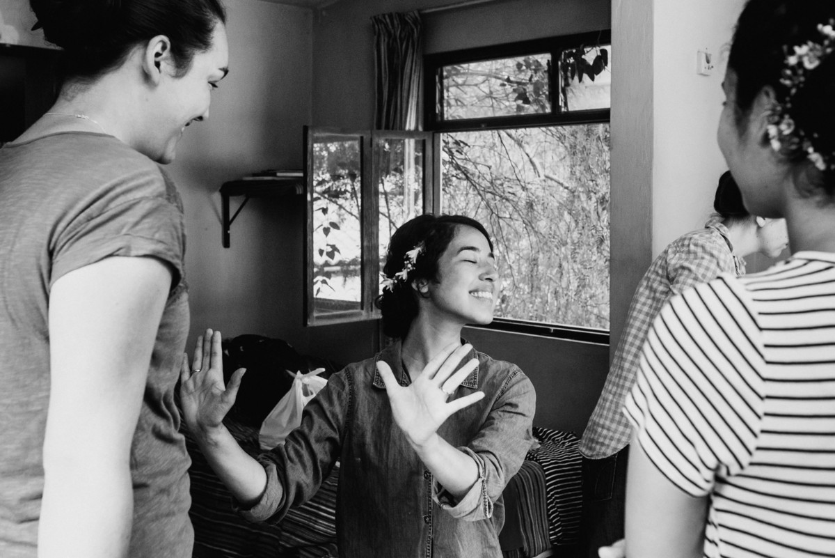 Elizabeth y Mason y la historia de su Primer Beso. Villa Rural, Chosica, Perú. Fotógrafo de Bodas Joanna Pantigoso Destination Wedding Photographer