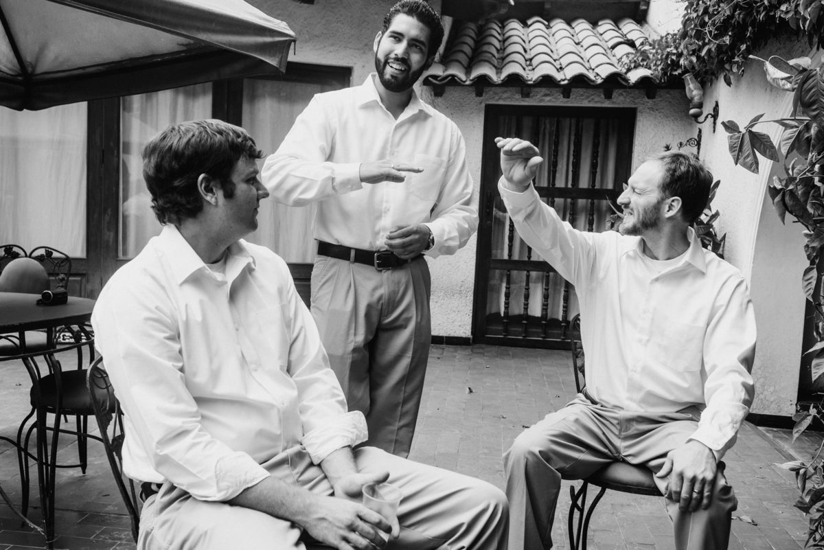 Elizabeth y Mason y la historia de su Primer Beso. Villa Rural, Chosica, Perú. Fotógrafo de Bodas Joanna Pantigoso Destination Wedding Photographer