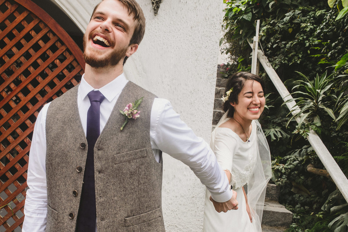 Elizabeth y Mason y la historia de su Primer Beso. Villa Rural, Chosica, Perú. Fotógrafo de Bodas Joanna Pantigoso Destination Wedding Photographer