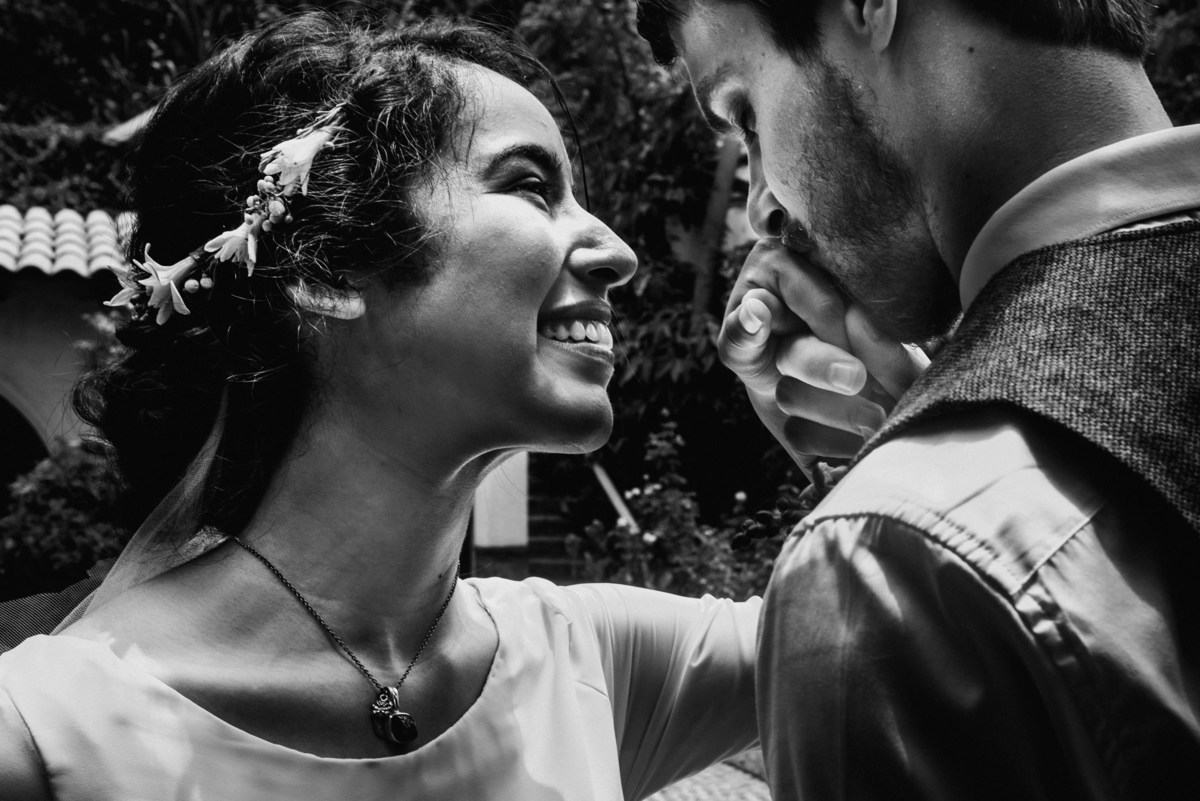 Elizabeth y Mason y la historia de su Primer Beso. Villa Rural, Chosica, Perú. Fotógrafo de Bodas Joanna Pantigoso Destination Wedding Photographer