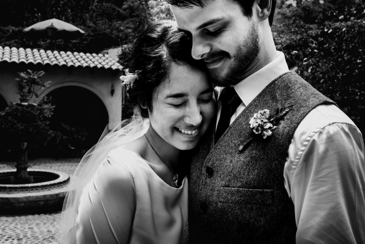 Elizabeth y Mason y la historia de su Primer Beso. Villa Rural, Chosica, Perú. Fotógrafo de Bodas Joanna Pantigoso Destination Wedding Photographer
