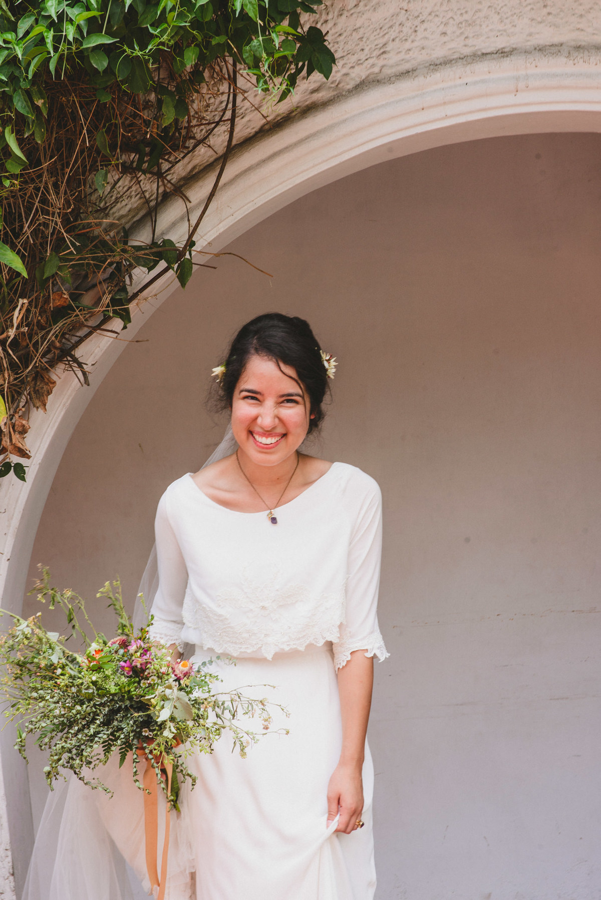 Elizabeth y Mason y la historia de su Primer Beso. Villa Rural, Chosica, Perú. Fotógrafo de Bodas Joanna Pantigoso Destination Wedding Photographer