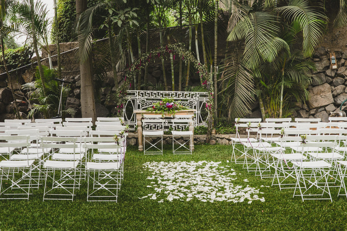 Elizabeth y Mason y la historia de su Primer Beso. Villa Rural, Chosica, Perú. Fotógrafo de Bodas Joanna Pantigoso Destination Wedding Photographer