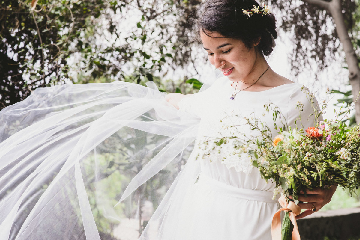 Elizabeth y Mason y la historia de su Primer Beso. Villa Rural, Chosica, Perú. Fotógrafo de Bodas Joanna Pantigoso Destination Wedding Photographer