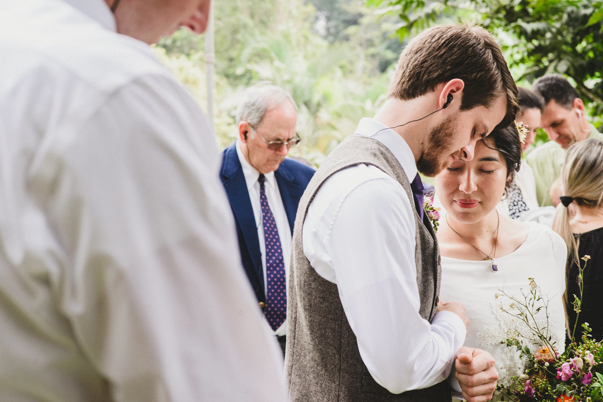 Elizabeth y Mason y la historia de su Primer Beso. Villa Rural, Chosica, Perú. Fotógrafo de Bodas Joanna Pantigoso Destination Wedding Photographer