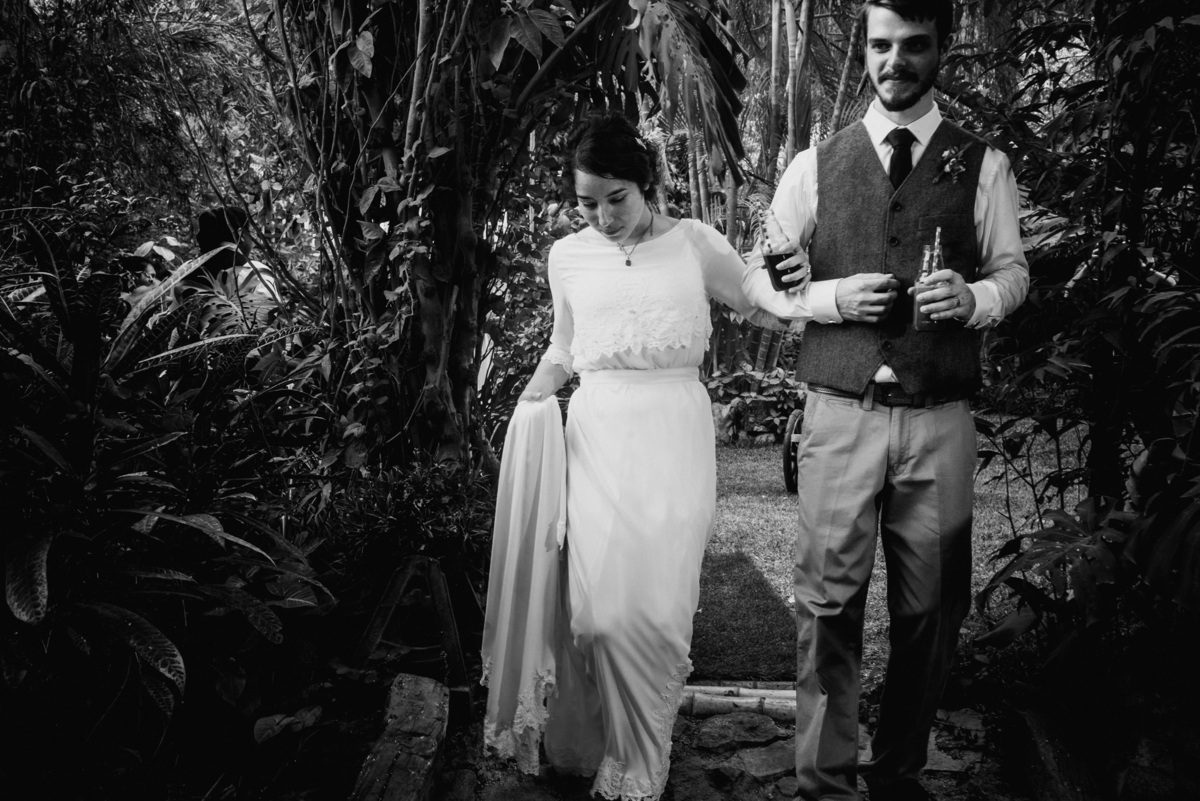 Elizabeth y Mason y la historia de su Primer Beso. Villa Rural, Chosica, Perú. Fotógrafo de Bodas Joanna Pantigoso Destination Wedding Photographer