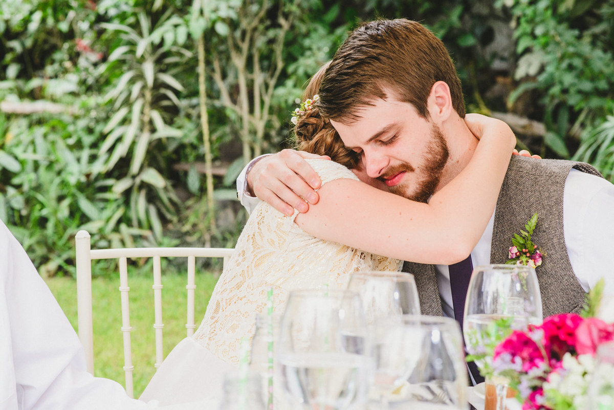 Elizabeth y Mason y la historia de su Primer Beso. Villa Rural, Chosica, Perú. Fotógrafo de Bodas Joanna Pantigoso Destination Wedding Photographer