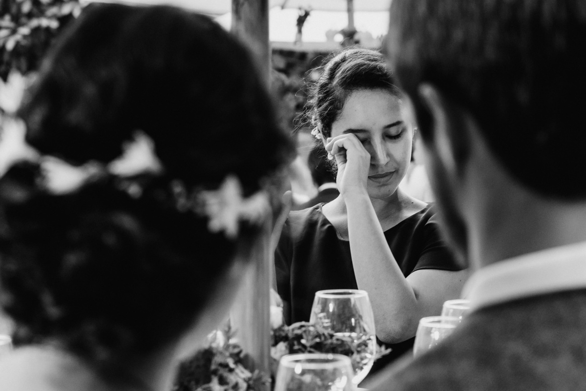 Elizabeth y Mason y la historia de su Primer Beso. Villa Rural, Chosica, Perú. Fotógrafo de Bodas Joanna Pantigoso Destination Wedding Photographer
