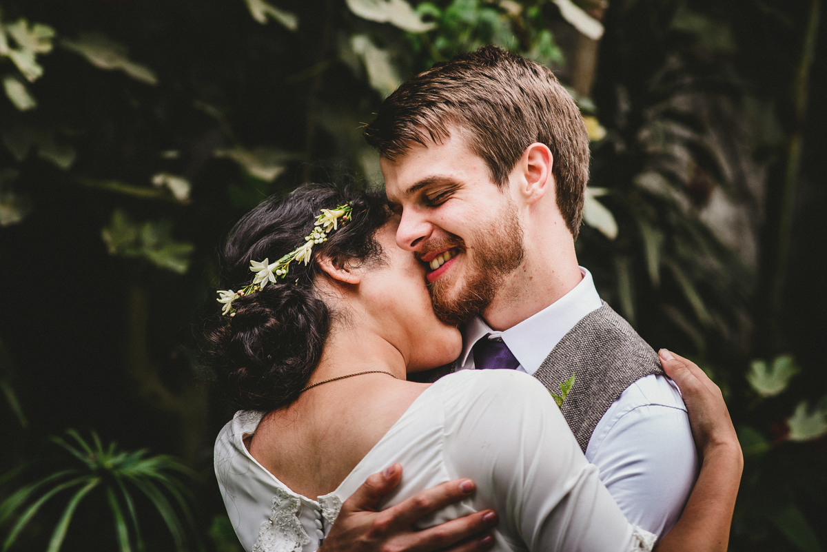 Elizabeth y Mason y la historia de su Primer Beso. Villa Rural, Chosica, Perú. Fotógrafo de Bodas Joanna Pantigoso Destination Wedding Photographer