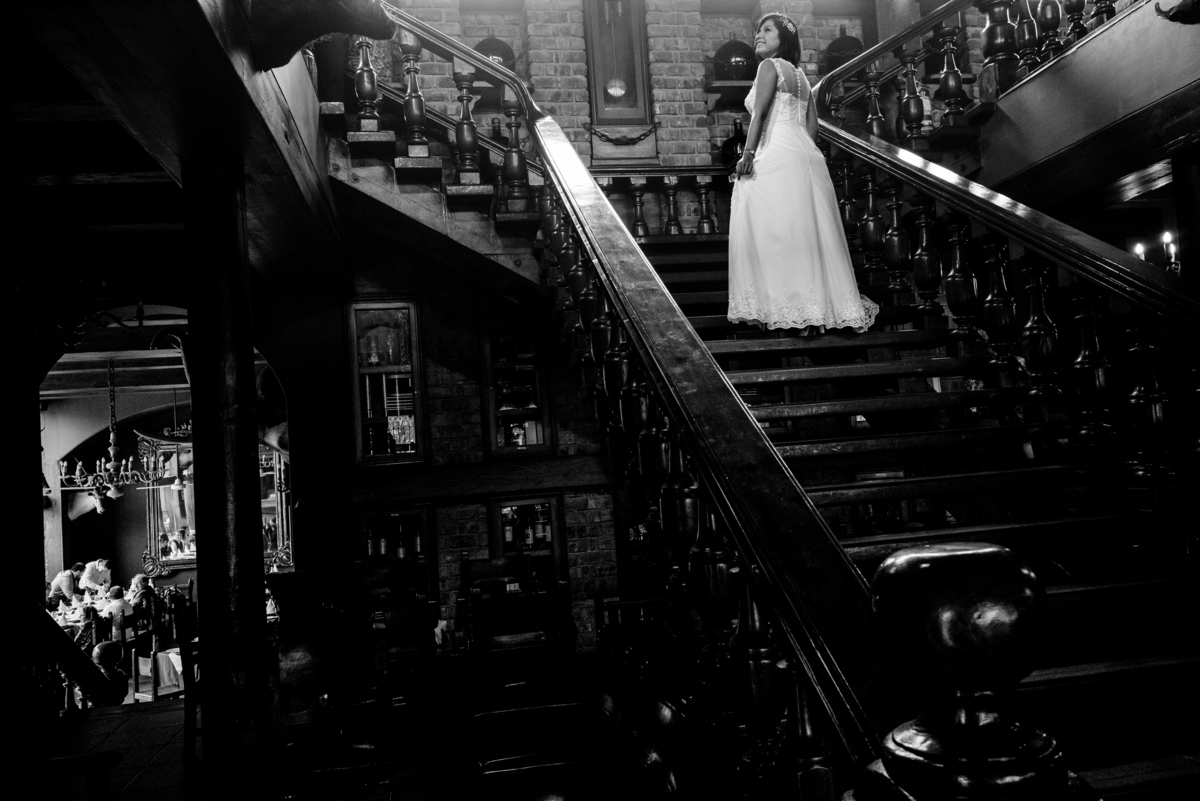 boda-vanessa-osmar-hornero-lamolina-fotografo-joanna-pantigoso escaleras de madera