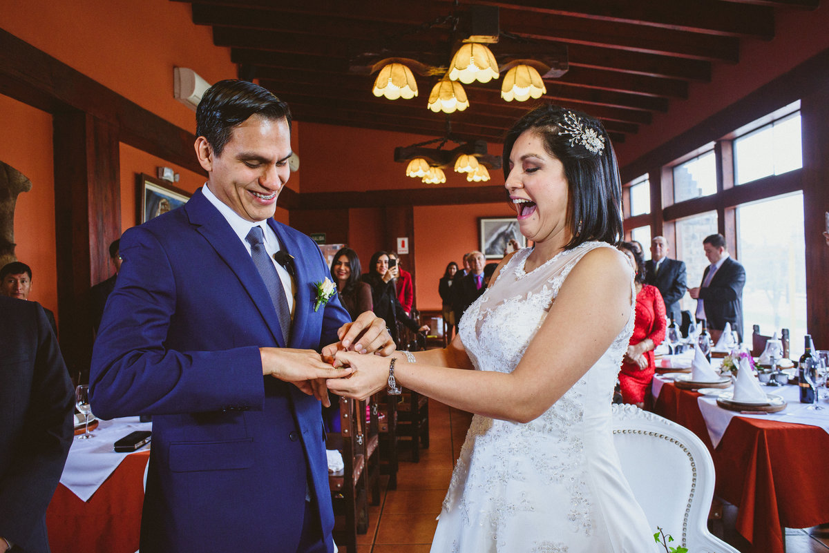 boda-vanessa-osmar-hornero-lamolina-fotografo-joanna-pantigoso anillos alianzas