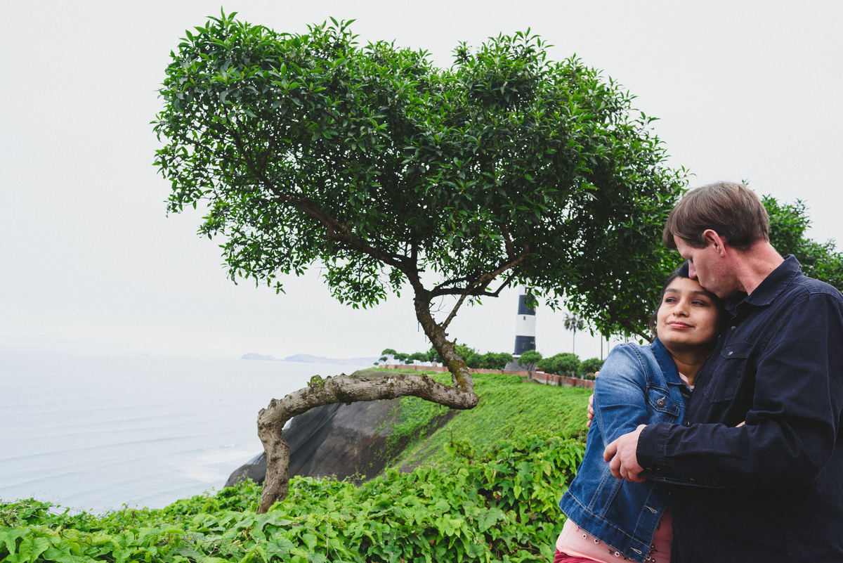 sesión preboda de Carmen y Peter en Malecón de Miraflores. Lima-Perú fotografiada por Joanna Pantigoso