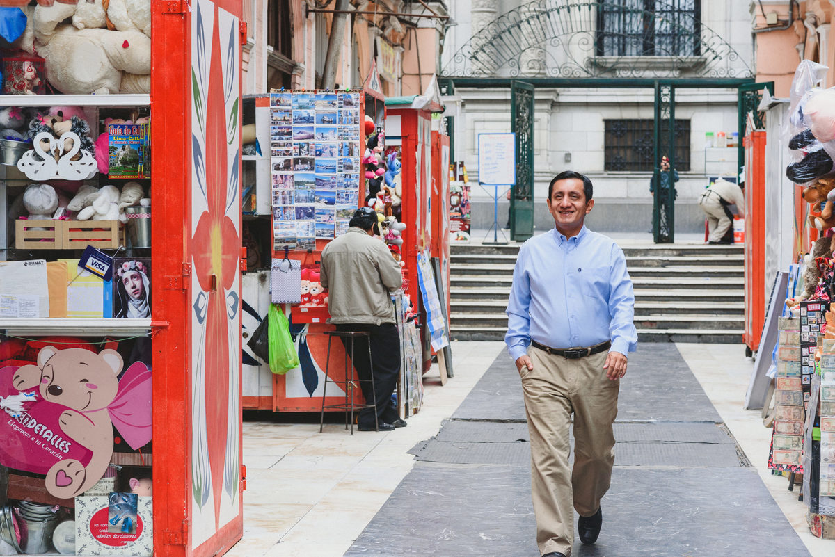 empresario ecuador airbnb experiences lima peru centro
