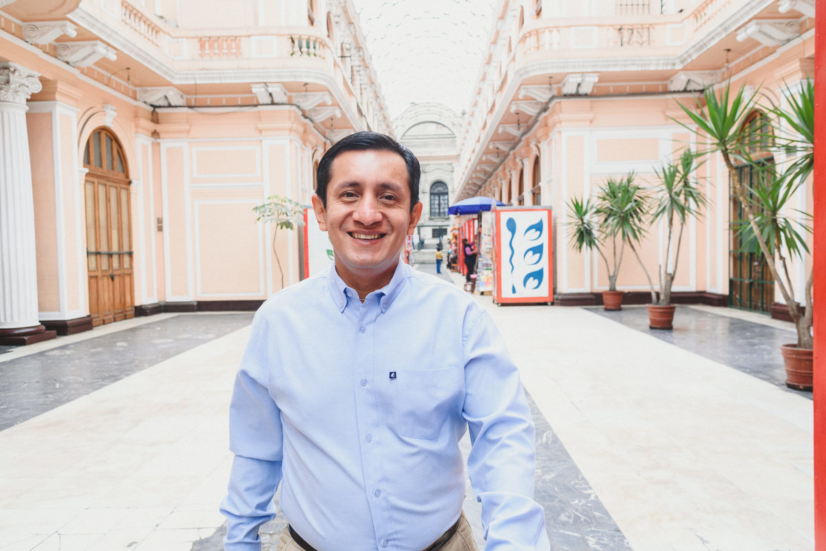 empresario ecuador airbnb experiences lima peru centro