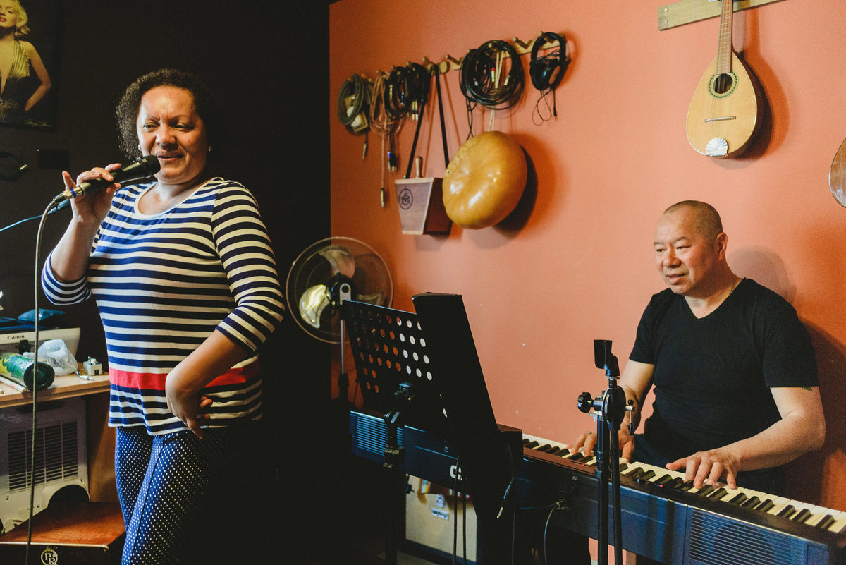 Music, ceviche and pisco sour. Best combination and best Airbnb Experience in Lima