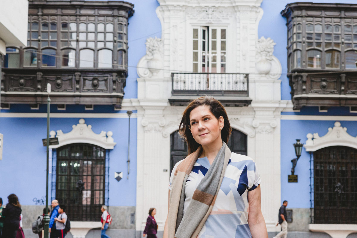 Jenna centro de la ciudad de lima en peru como parte de una airbnb experience. sesión fotográfica