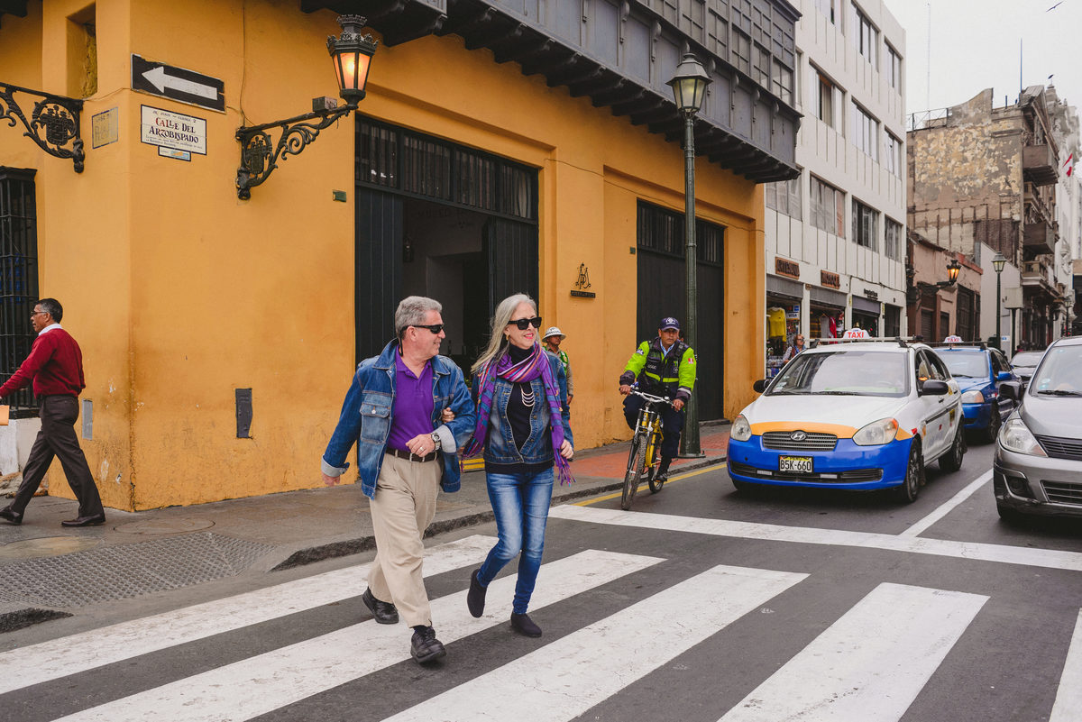 viaje en lima perú sesión de fotos airbnb experiences fotografía de viajes lifestyle photographer in lima perú