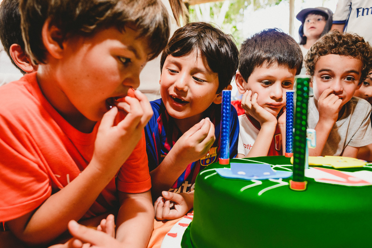 Fiesta infantil de juan martin en centro de criadores de mamacona fiesta temática de futbol fiestas infantiles distintas en lima perú fotógrafo joanna pantigoso ideas de fiestas infantiles amigos niños torta de cumple