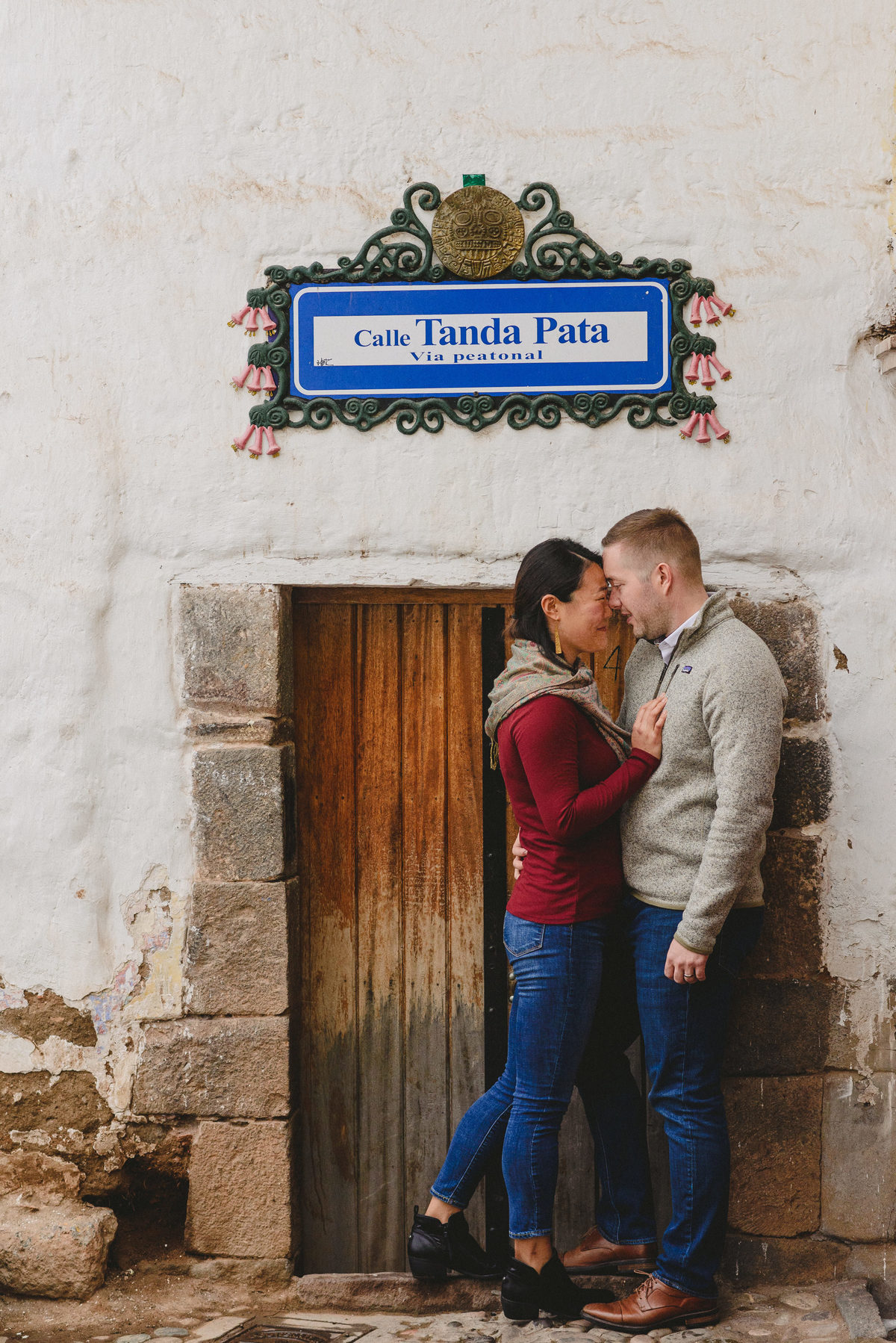 sesión de pareja preboda couple goals cusco san blas flytographer engagement session